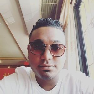 Meet your Posher, Derick